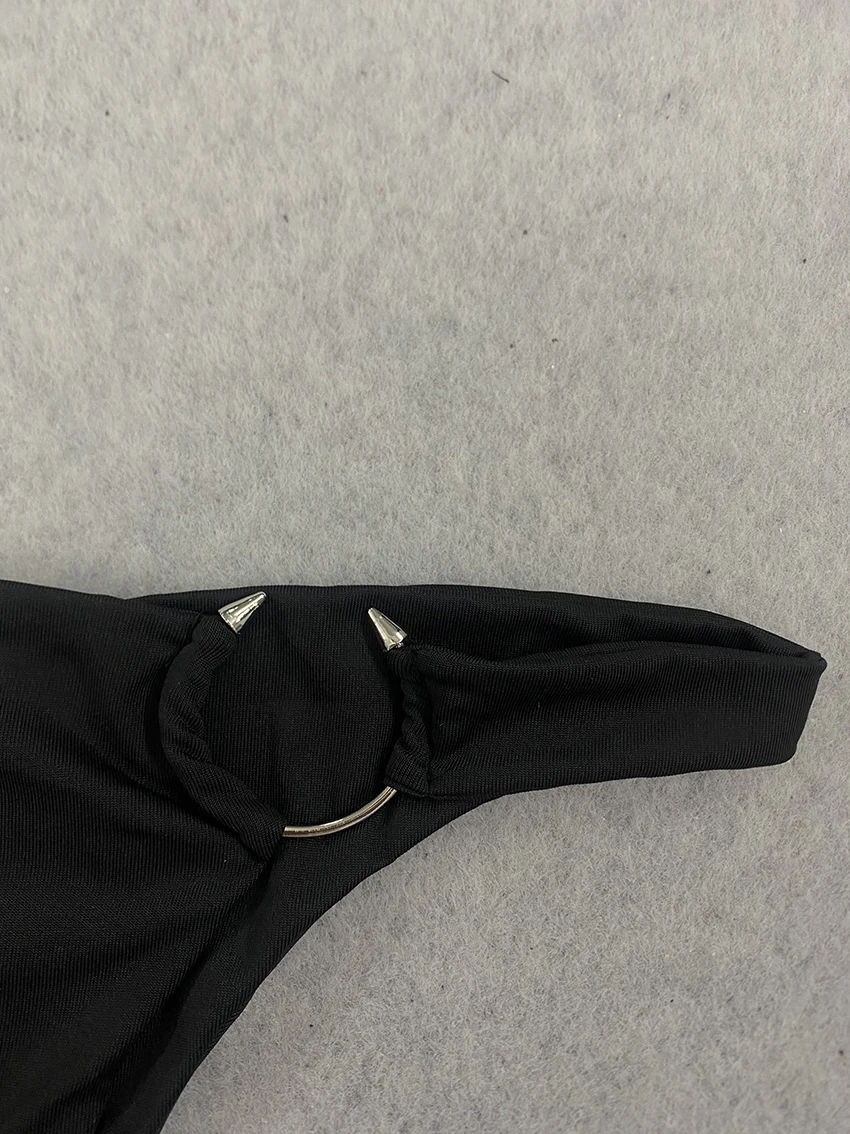 Damen Y2K Goth trägerloser Bikini-Badeanzug mit Metallringen, Spikes und Nietenverzierung, Bandeau-Top, zweiteiliger Strand- und Urlaubs-Badeanzug-Set – Detail 12
