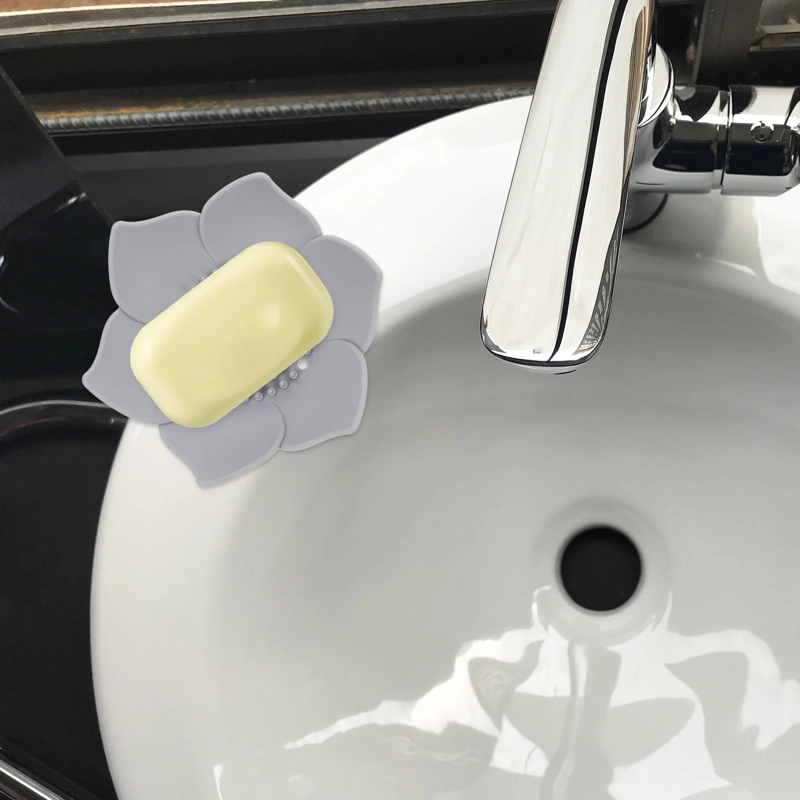 

4pcs Silicone Bathroom Soap Holder Anti Slip Drainage Lotus Shaped Tray Shower Organizer Countertop Storage Rack for Bath