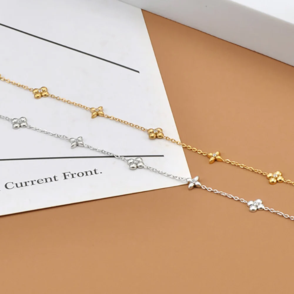 JeeMango Trendy Vierblättriges Blumenarmband Gold PVD vergoldet Edelstahl Zirkonia Zarter Alltagsschmuck für Frauen B25064