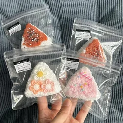 Blumen Sesam Dreieck Reisbällchen Sushi Quetschen Kneifen Fingers pitze Spielzeug Nachahmung Lebensmittel Erwachsenen Stress abbau Kinder Squishy Spielzeug