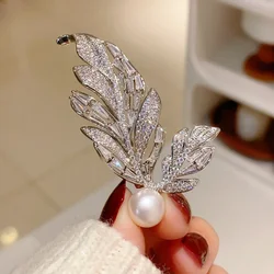 Delicate Natural Freshwater Pearl Feather Brooches  Fashion Zircon Leaf Corsage for Women and Man Pins Elegant Temperament Decor