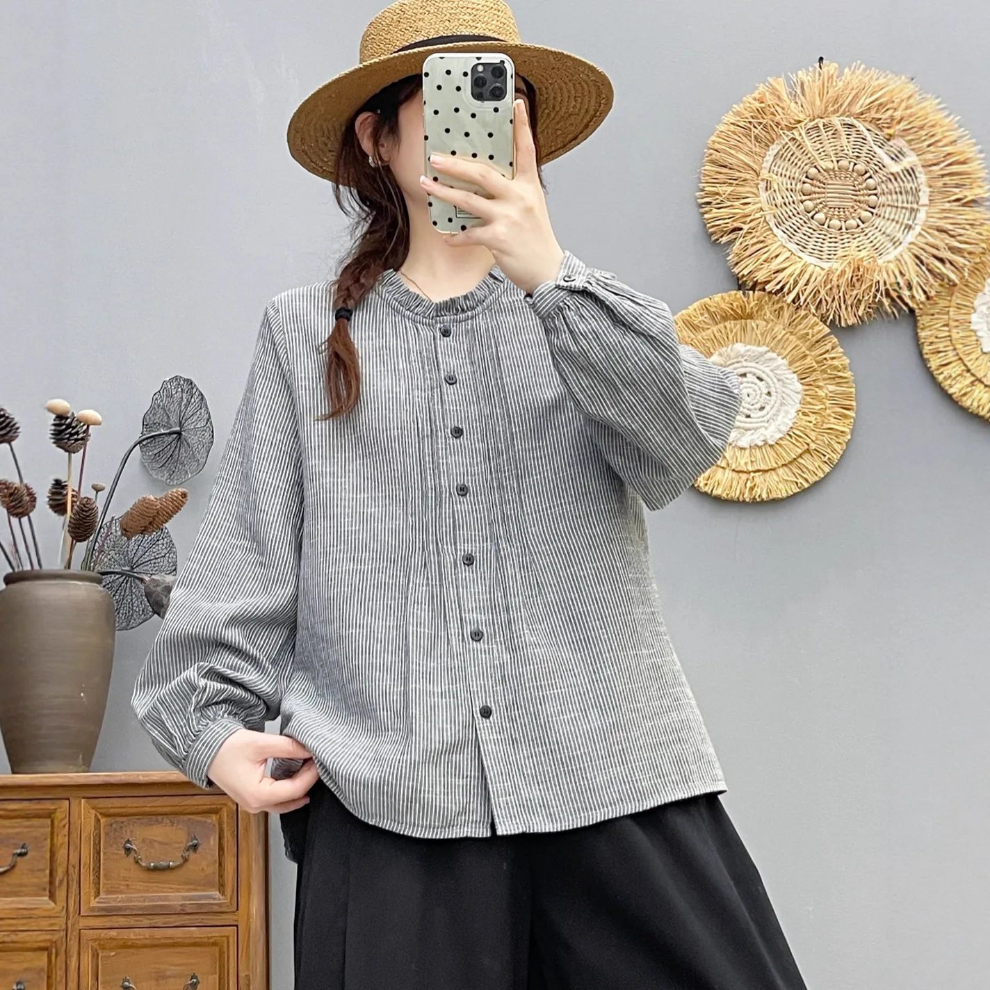 

[Готовый запас] Высококачественная женская блузка из 100% хлопка, рубашка, темпераментный кружевной воротник, полосатый плиссированный осенний новый свободный узкий топ