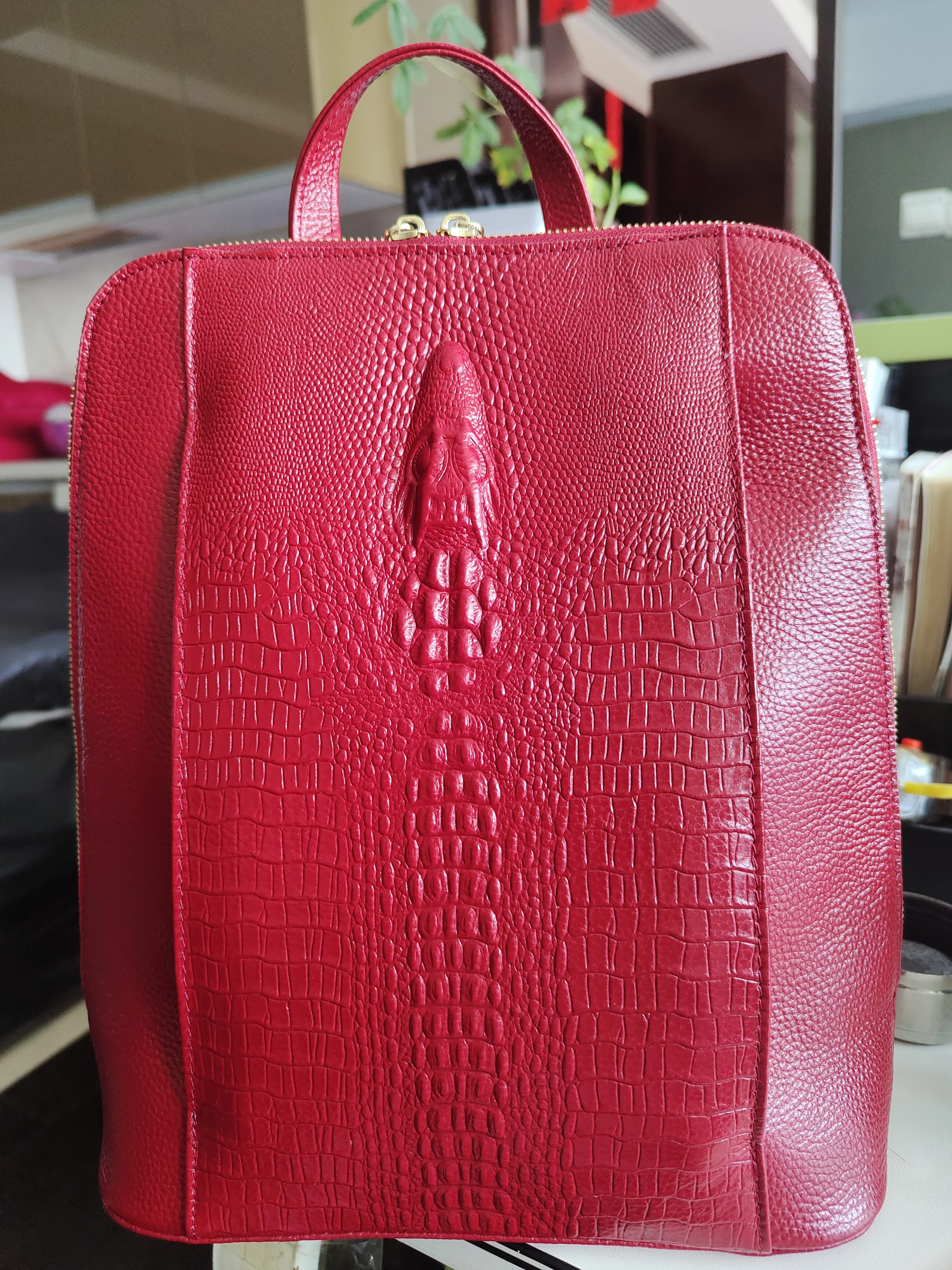 Zency 100 % echtes Leder, reinweißer Rucksack, Damen-Rucksack mit Krokodilmuster, passend für A4-Magazin-Laptops – Detail 9