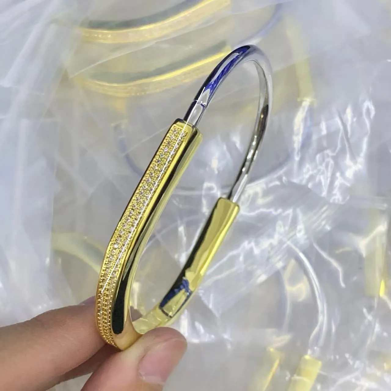 

Beauty Retro Bracelet Niche Horseshoe Stud Earrings Bracelet, Fashion 2025