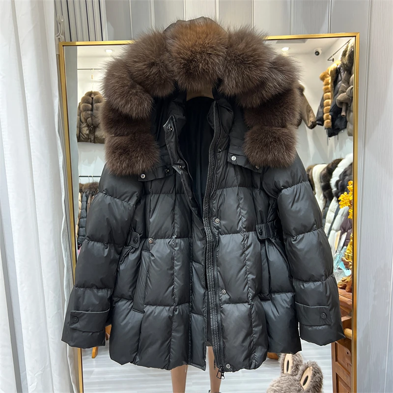 New Winter Style Women's down Jacket with Fox Fur Collar, Fitted Waist, Fashionable and Versatile, White Duck down, Loose Fit.