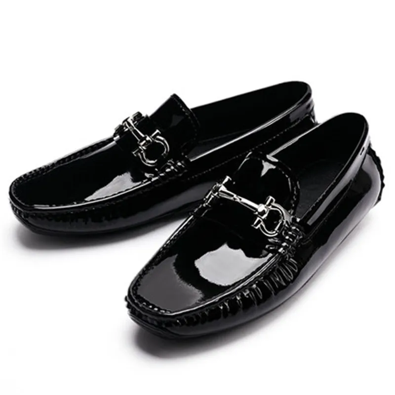 free shipping  Men\'s flat  Shoes  new version  casual  fashion patent leather    driving shoes genuine leather shoes