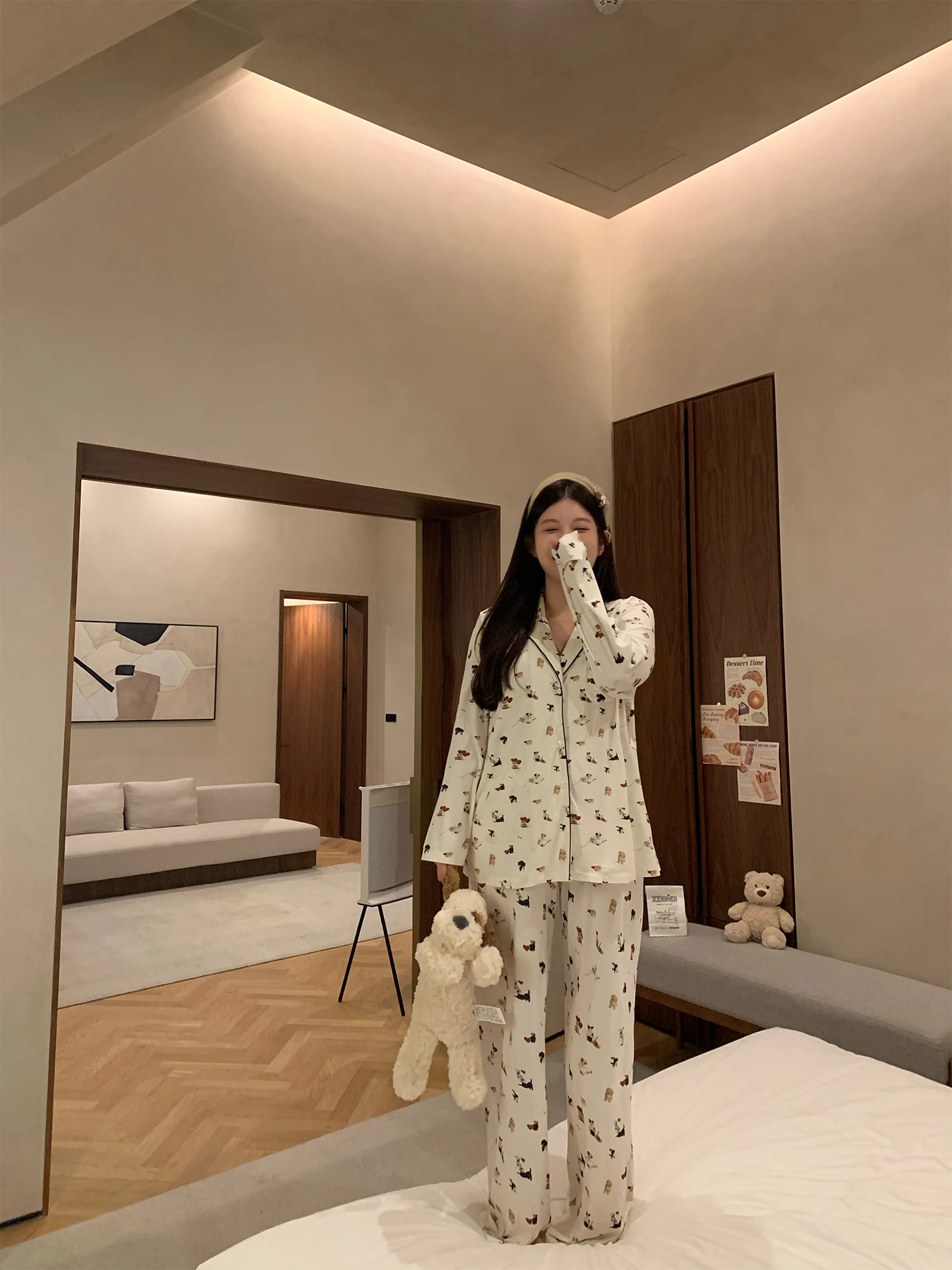 

Новый комплект Chunqi больших размеров: свободные брюки с высокой талией и модный топ с длинным рукавом и мультяшным принтом для женщин, осенняя коллекция