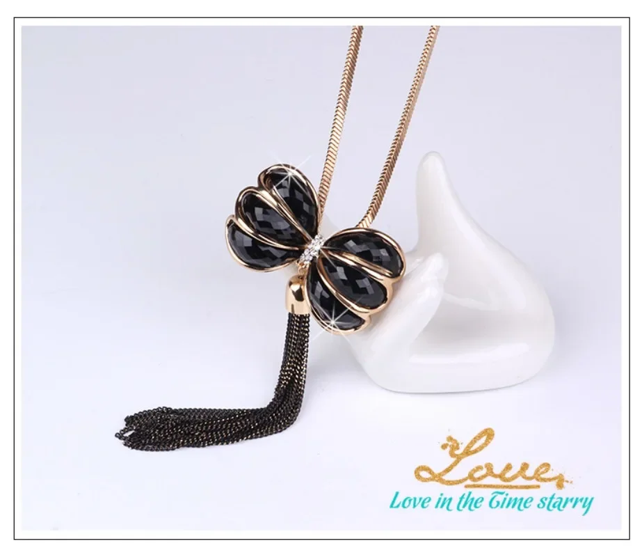 Nuova collana da donna lavorata a maglia di fascia alta con nappa a fiocco, lunga collana lavorata a maglia con catena in osso di serpente