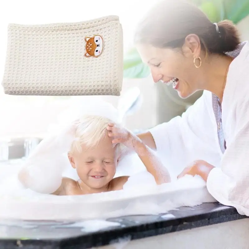 D5QA Baby Swaddles Blanket Cartoon Print Cotton Small Quilt for Infants Soft & Comfortable Newborns Wrap Cloth Strollers Cover