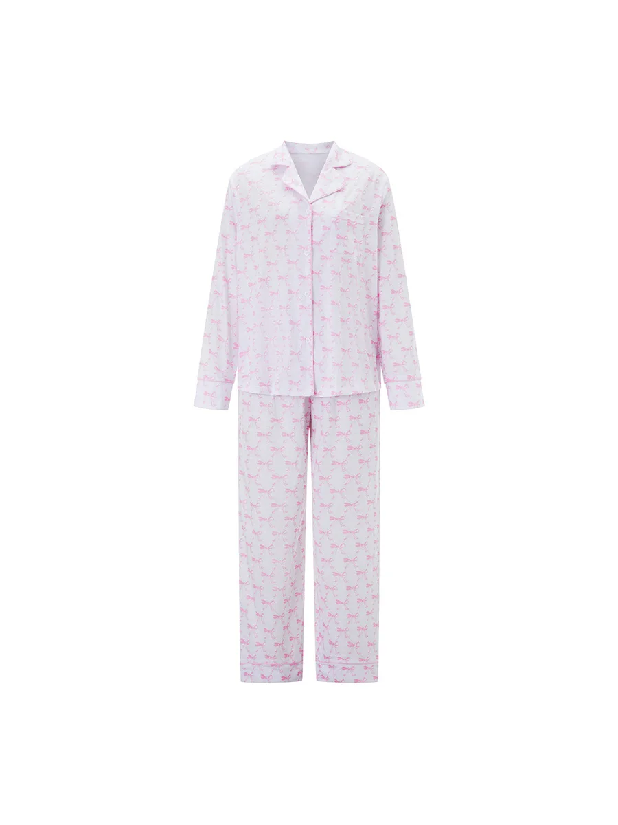 

Женский комплект для отдыха из 2 предметов: топ с длинными рукавами, отложным воротником, бантом и принтом, на пуговицах, и брюки, комплект для сна