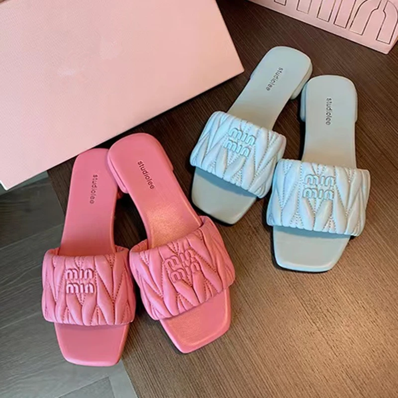 Nuevos zapatos de mujer cómodos y elegantes simples de Color sólido con punta cuadrada y tacón grueso, zapatillas de moda decorativas de Metal informales de verano