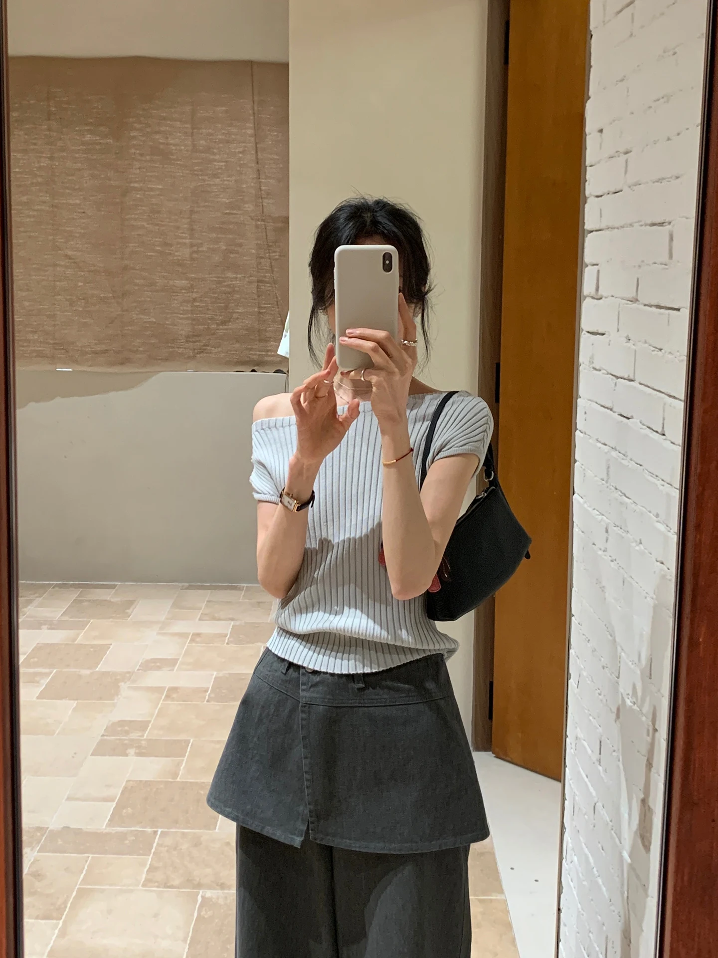 

Unique Knitted Sweater Women's Early Spring Beautiful Style Soft Light Maturity Unique Personality Shoulder Can Be Slanted St...