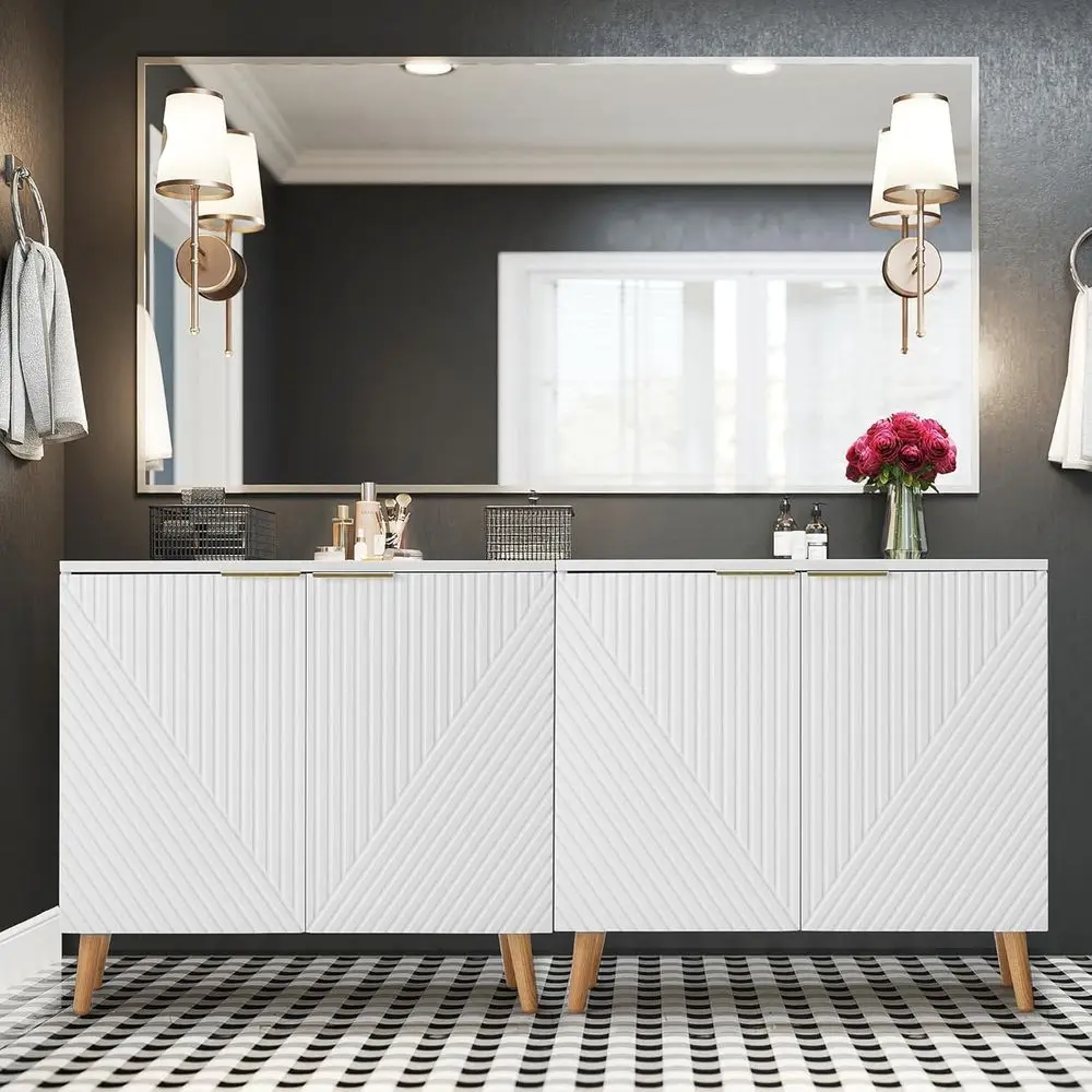 

Пара белых деревянных буфетных шкафов с рифлеными дверцами и регулируемыми полками, современная мебель для гостиной и прихожей