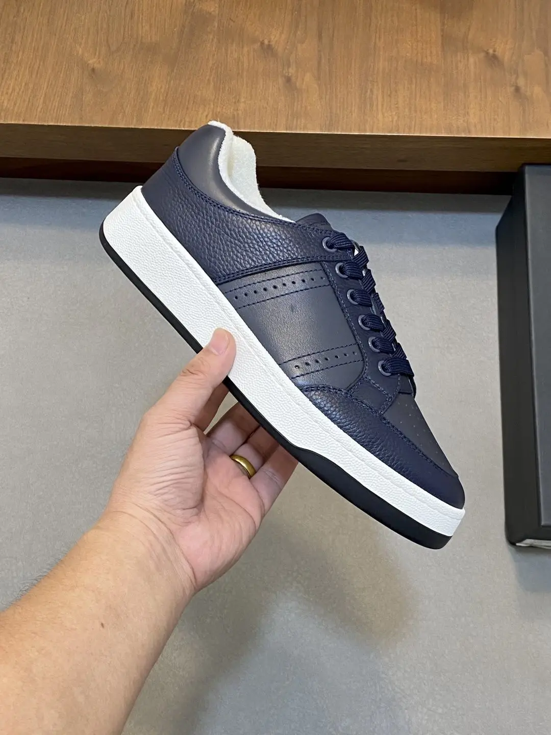 Unisex Fashion Lace Up Board Sneakers Smooth & Grain Leather Splicing Soft Inner Thick Flat Sole All Match Footwear