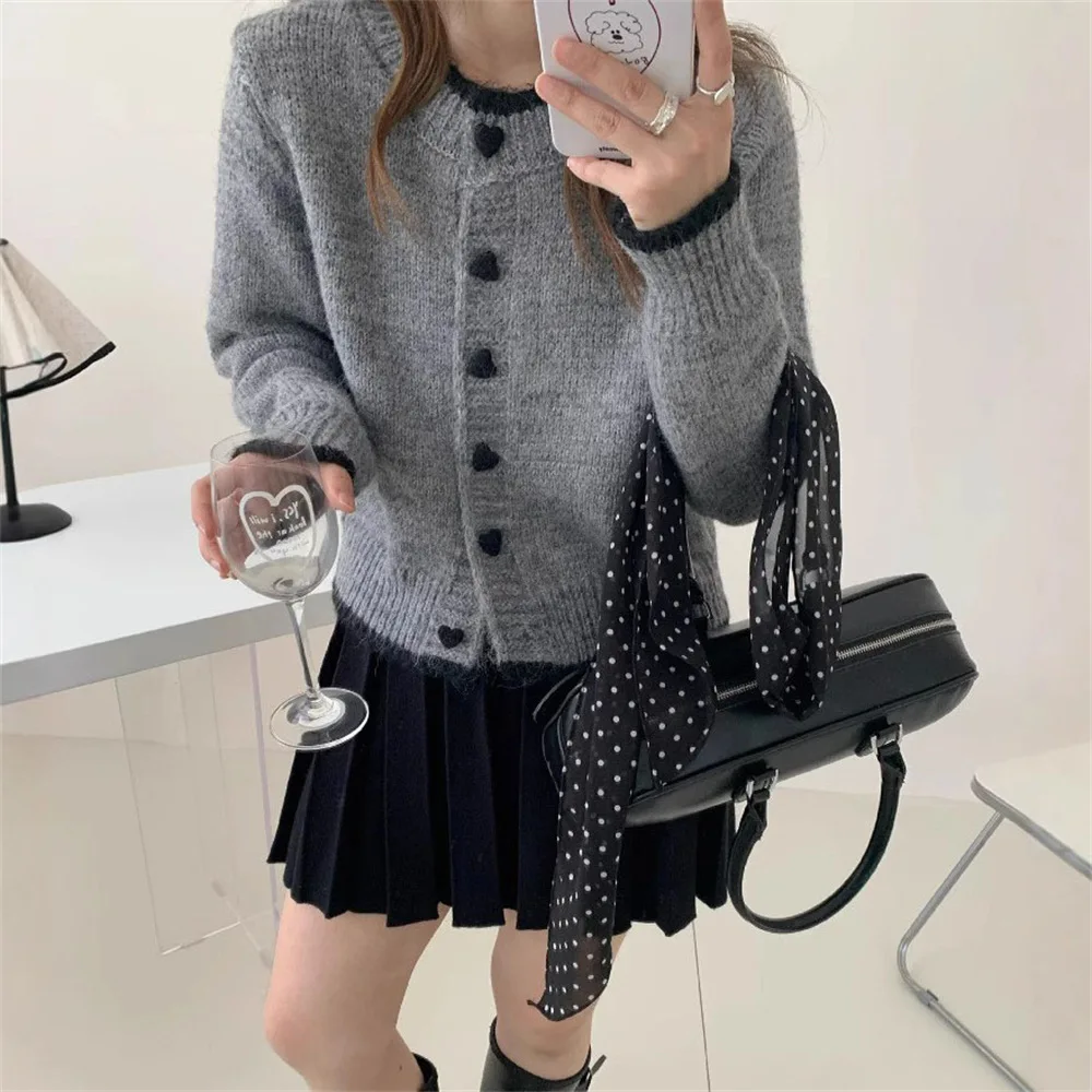 Casual and Stylish Design with A Color-block Heart-shaped Button Knitted Cardigan for Women in The Autumn and Winter of 2025