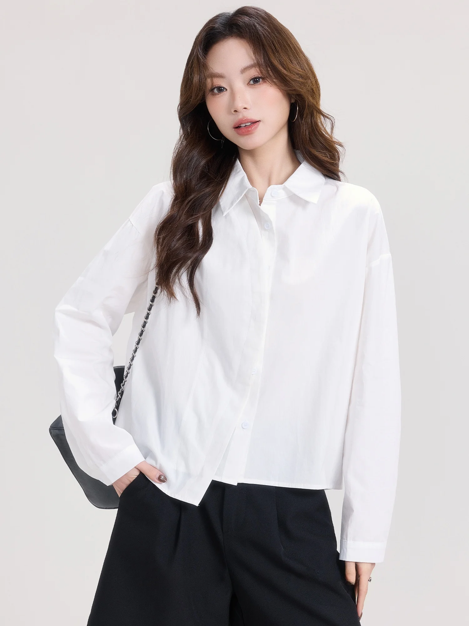 

Чисто-белая женская блузка с длинным рукавом, новинка весенней коллекции, в студенческом стиле, асимметричный топ, свободный крой, милый дизайн.