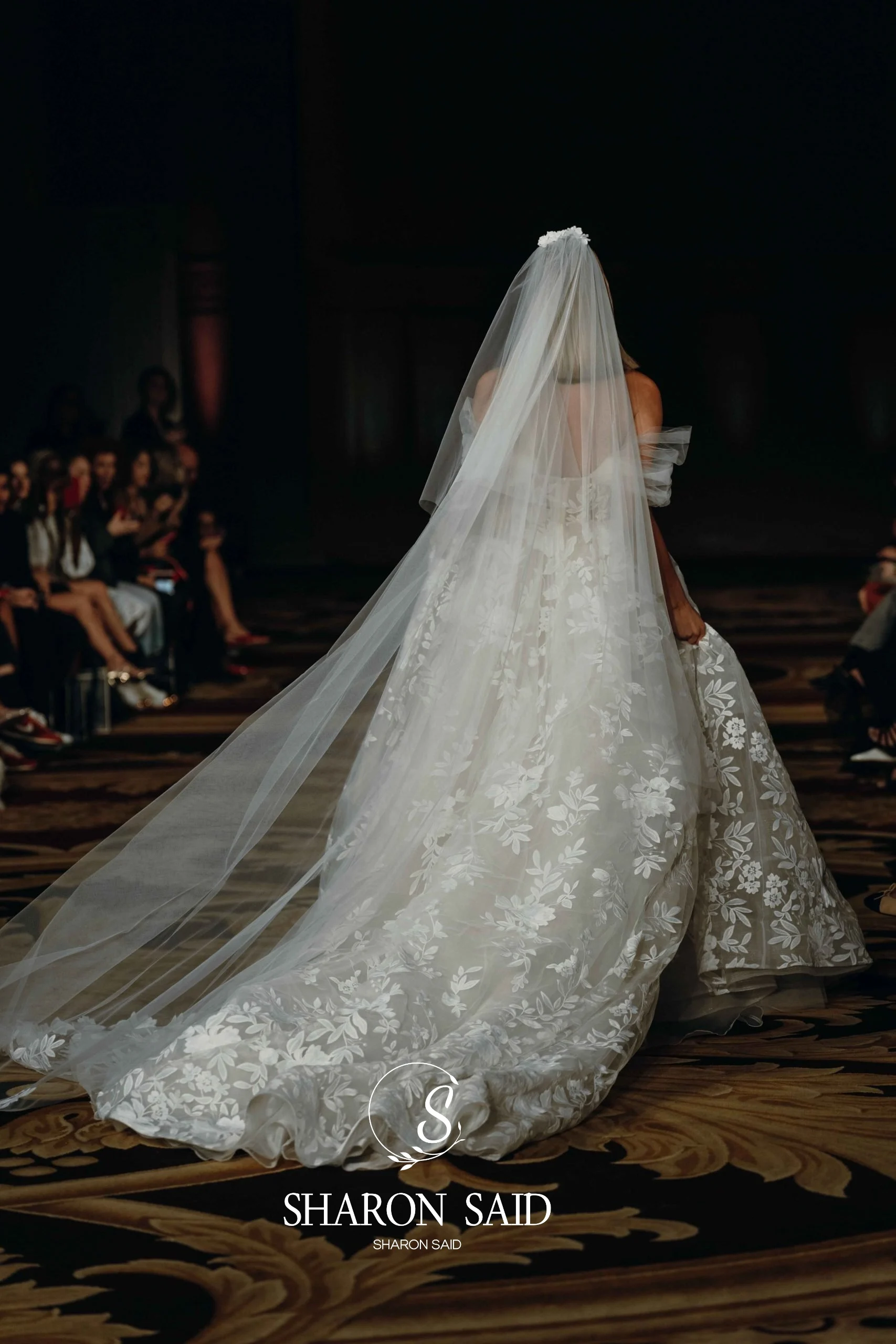 シャロンはエレガントな A ラインの恋人オフホワイトチュールのウェディングドレス 2025 オフショルダーコルセット花嫁ドレス SW139 カスタマイズ