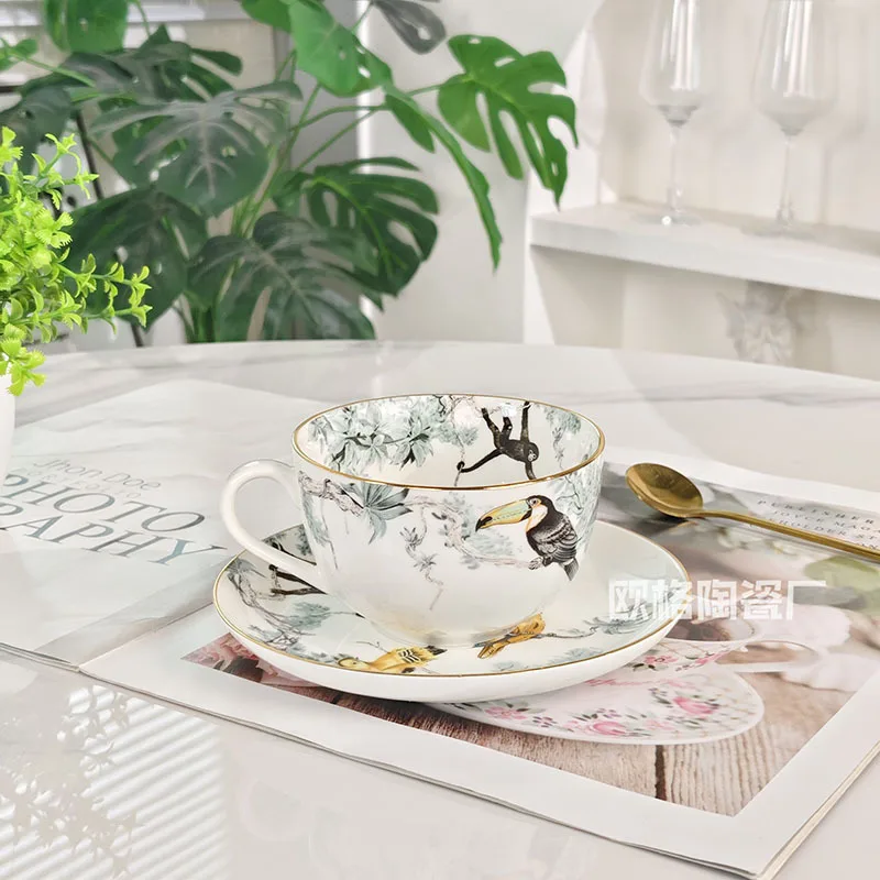 

European Light Luxury Coffee Cup with Golden Spoon Home Afternoon Tea Cup for Banquet and Restaurant Use