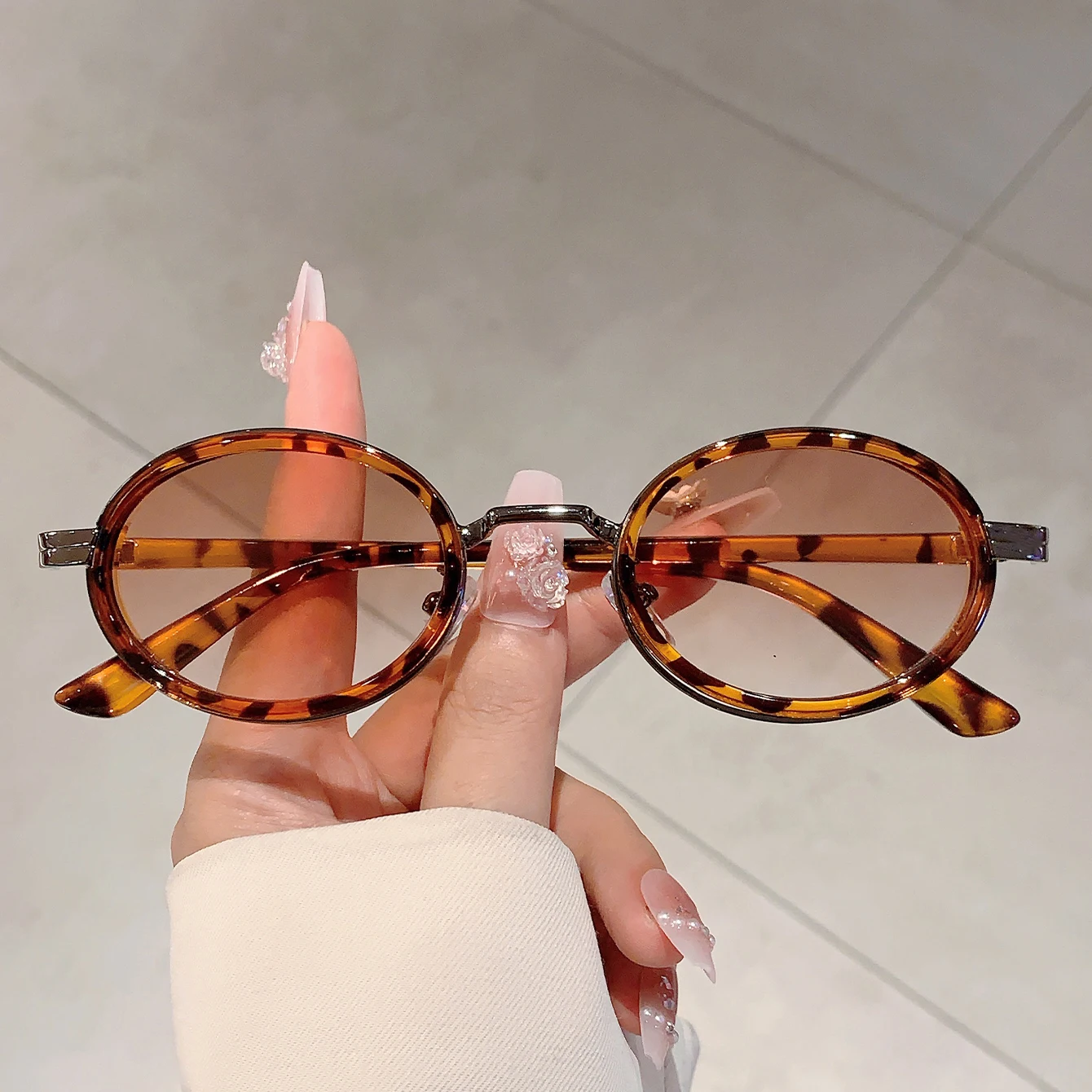 KAMMPT Vintage Oval Trends Shades Ladies Fashion Brand Decor Sunglasses New in Women Leopard Sun Glasses for Beach Travelling