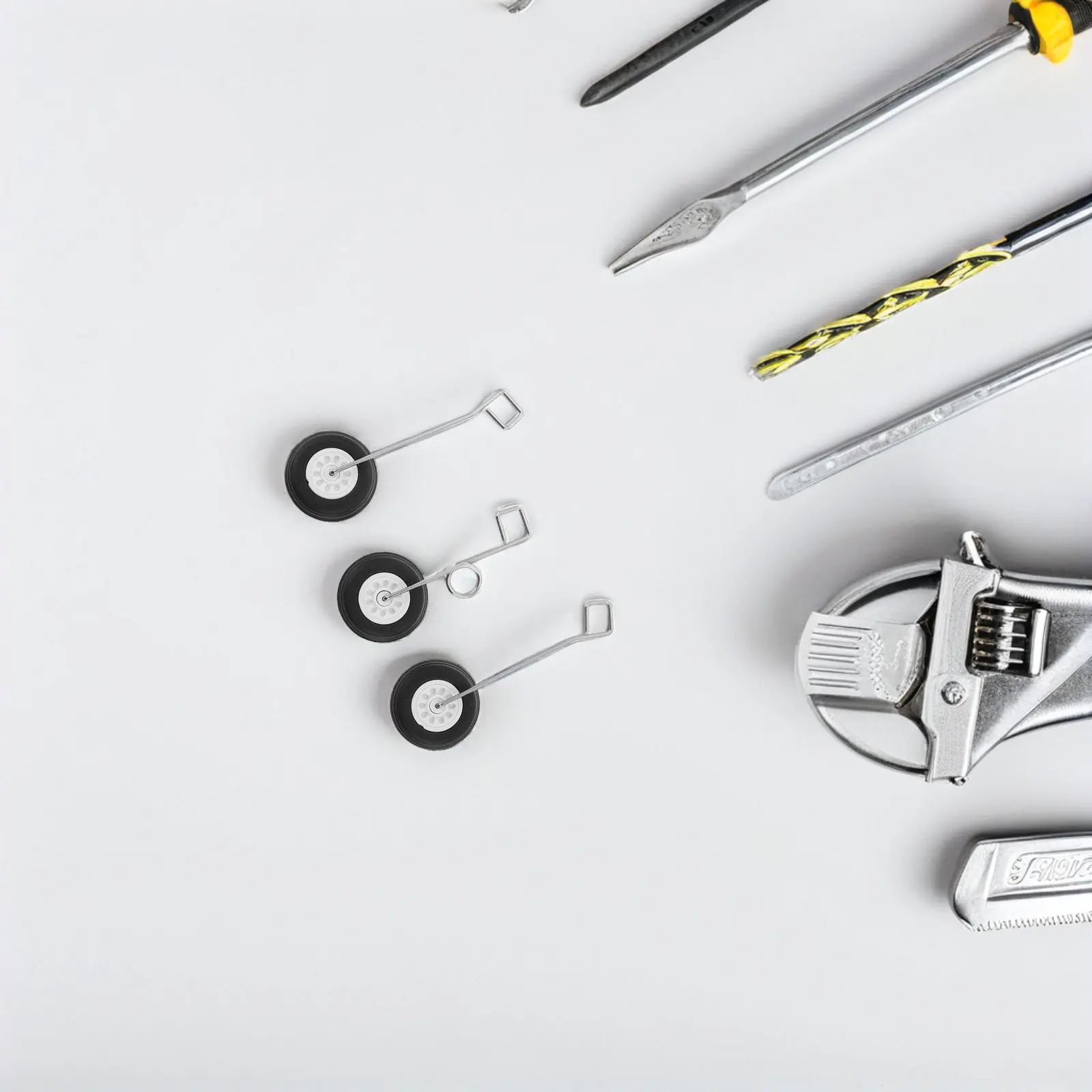 

Комплект передних амортизирующих колес для шасси радиоуправляемых самолетов, быстрая сборка, совместим с радиоуправляемыми самолетами с фиксированным крылом, запчасть