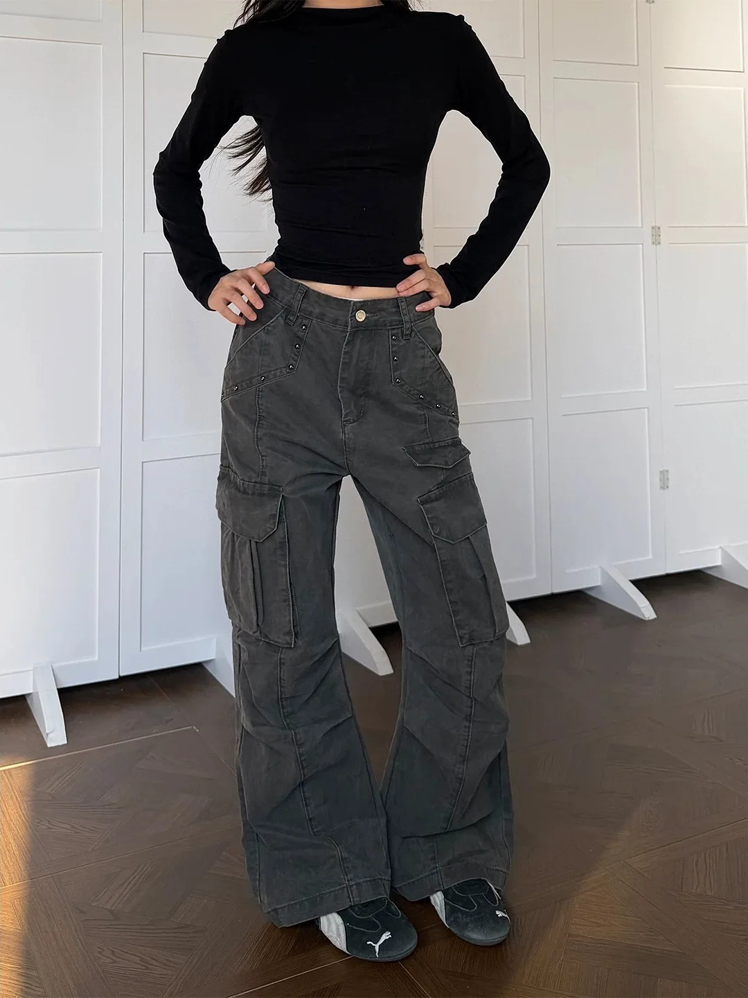 Fashionable Rivet Folds Design Cargo Pants Women's American Style Streetwear Multi Pockets High Waist Casual Pants Loose Trouser