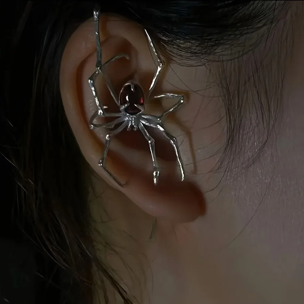 

Gothic Dark Spider Crawl Pendants – Edgy Punk Design, Sweet & Cool Style for Goths, Unisex Halloween Party Accessories
