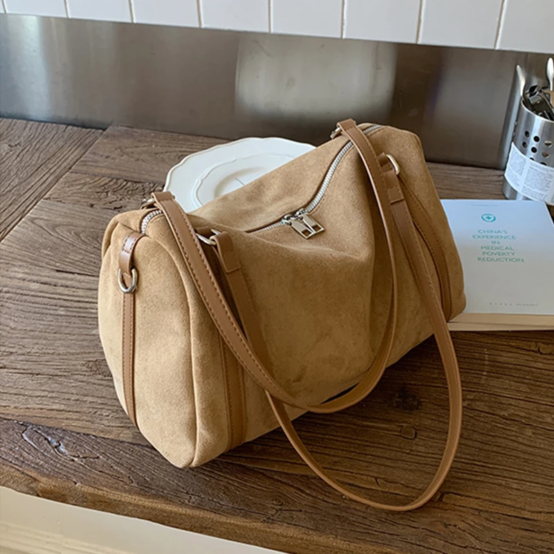 Damen-Handtaschen mit großer Kapazität, lässige Retro-Umhängetaschen aus Wildleder mit Reißverschluss, einfarbige Schultertaschen für den Alltag. – Detail 23
