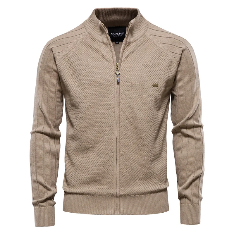 

New spring-autumn men's zipper stand-collar sweater, stylish and casual with no fading. Geometric texture knitted sweater coat.