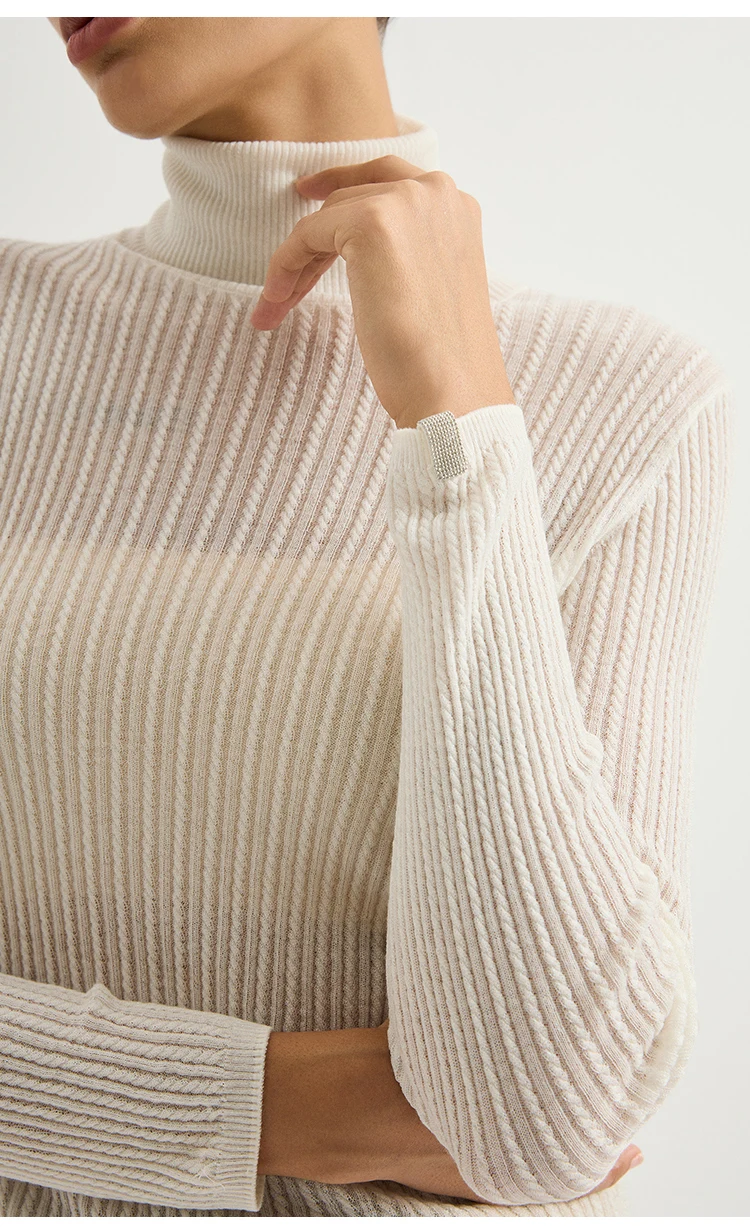 BY3621692 Damen Rollkragenpullover aus Wollmischung, Zopfmuster, lange Ärmel, Manschetten mit Kettendetail, dezenter Glanz, schmale Passform, Frühherbst – Detail 4