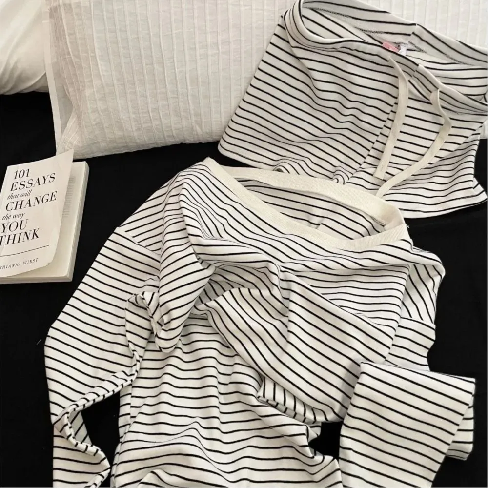

Casual Shorts Set Fashionable Contrasting Stripes Comfortable Lazy Style Slanted Shoulder Long-sleeved Top Shorts Two-piece Set