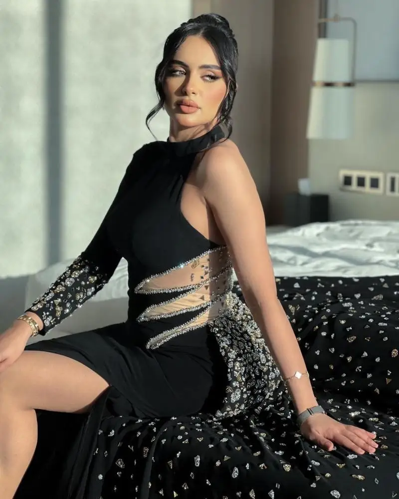 

Jirocum Роскошные черные вечерние платья с бретелькой на шее Прозрачные вырезы с кристаллами и бисером Мини-коктейльные платья для выпускного вечера