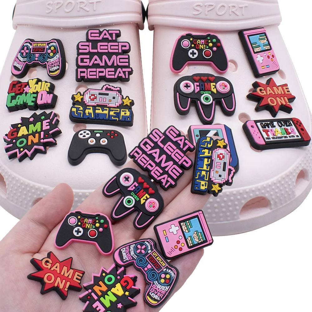 Großhandel 1 stücke PVC Schuh zubehör für Krokodile Charms Gamepad Abzeichen Frauen Clogs Schnalle Kinder Pins Männer Dekoration Jeans Weihnachts geschenk