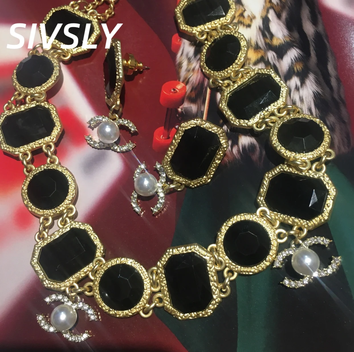 

Luxurious and high-end jewelry set, hot-selling earrings and necklaces, elegant and fashionable jewelry for women.