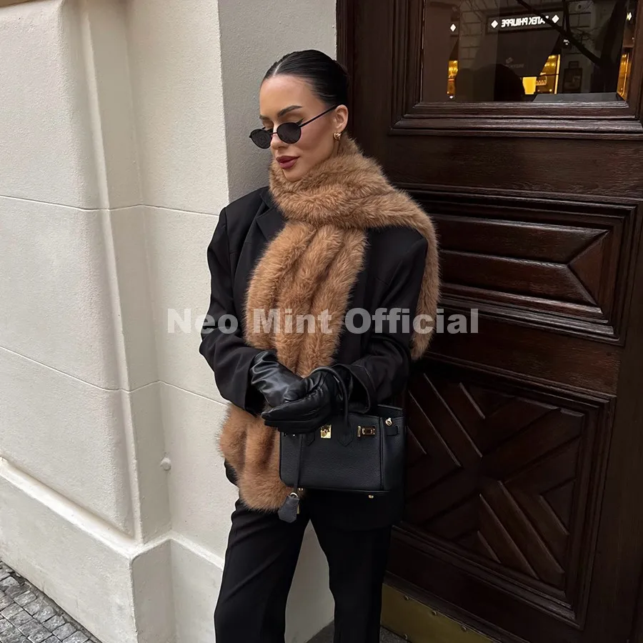 Neo Mint Iconic Blogger Fashion Gradient Fuzzy Faux Fur Long Scarf Women Winter 2026 Trend Stylish Stole Scarves Plush Neck Wrap