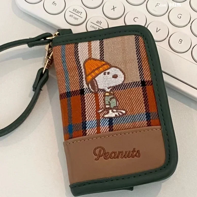 Snoopy portfel damski Cartoon krótkie damskie gniazdo na wiele kart portmonetki śliczne modne dziewczyny etui na karty na zamek mały portfel damski