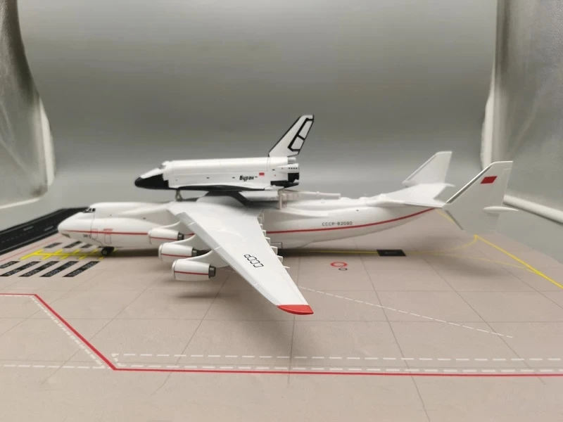 An 225 Soviet Antonov Blizzard 1:200 Strategic Cargo Aircraft Carring Buran Spacecraft Diecast Plane Model Decoration Collection