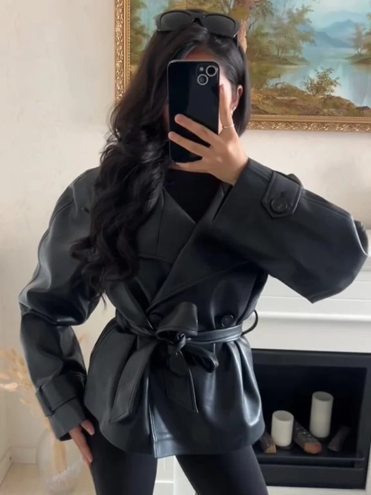 Dámské pouliční zkrácené kožené bundy s páskem, klopou, dvojitým zapínáním na kapsy, dlouhým rukávem, kabátem, podzimem 2025, vintage svrchním oblečením pro ženy - náhled 4