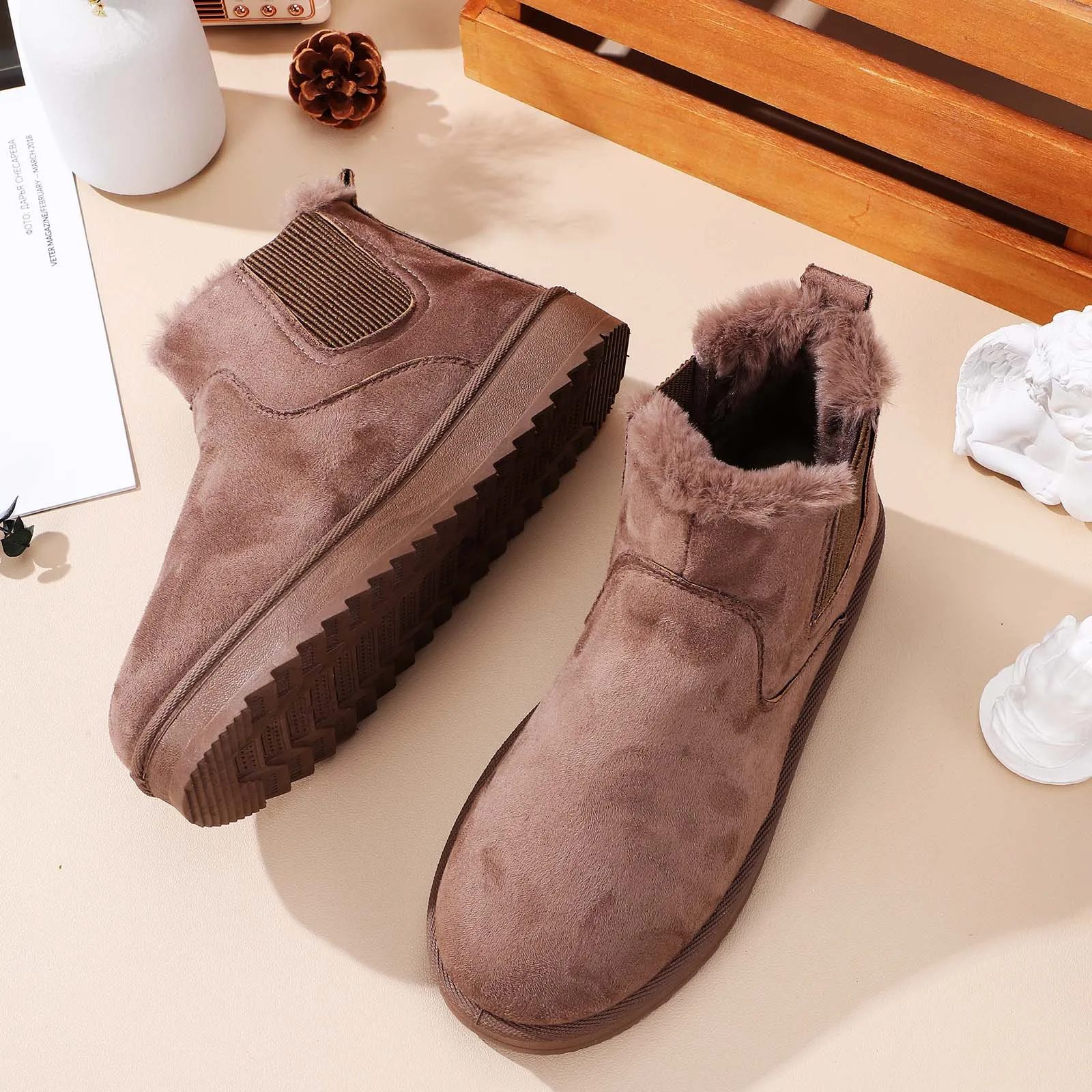 

1 пара зимних ботинок для женщин, зимние теплые короткие ботильоны, уличная зимняя обувь с нескользящей подошвой и изоляцией, зимняя походная обувь, размер 39