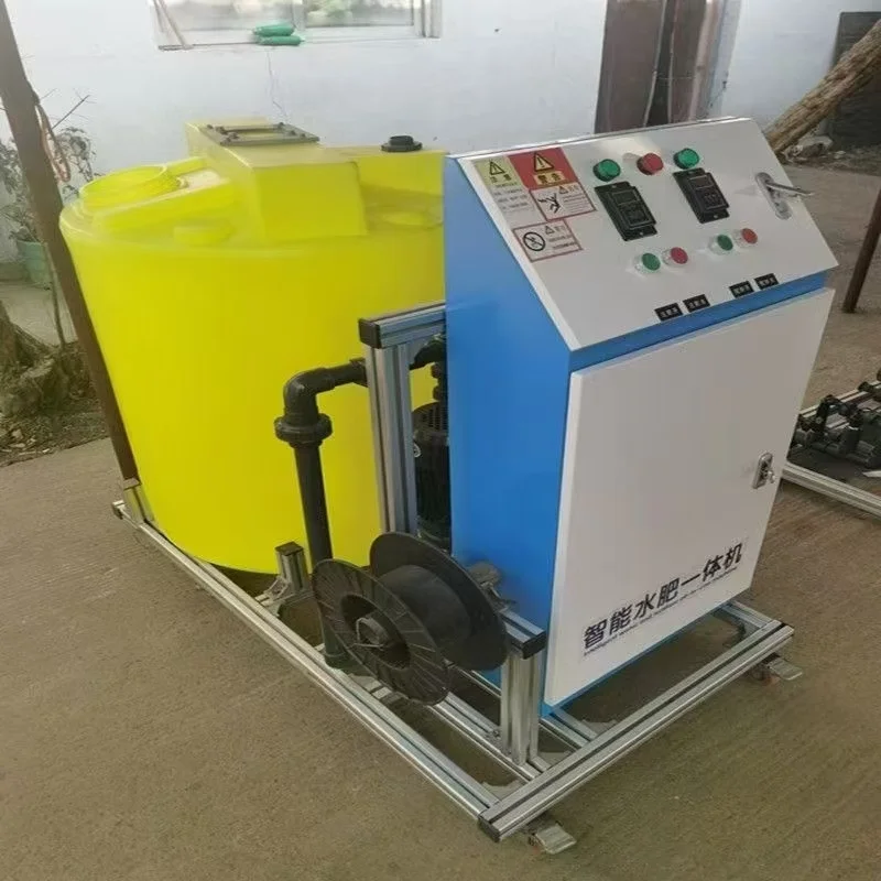 

Интеллектуальная интегрированная машина для подачи воды и удобрений, многоканальная система для орошения и внесения удобрений на фермах