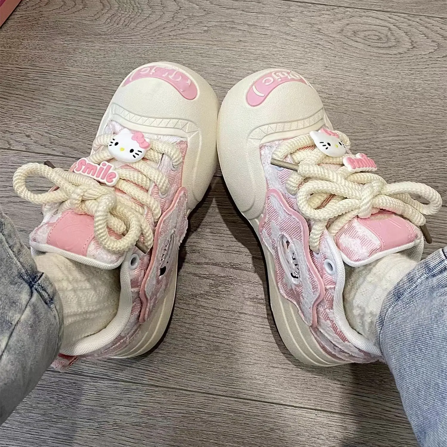 

Celebrity hello Kitty cat crtoon Cute Big size 2024 New Campus Thick Soled Canvas Small White women flats ladies shoes