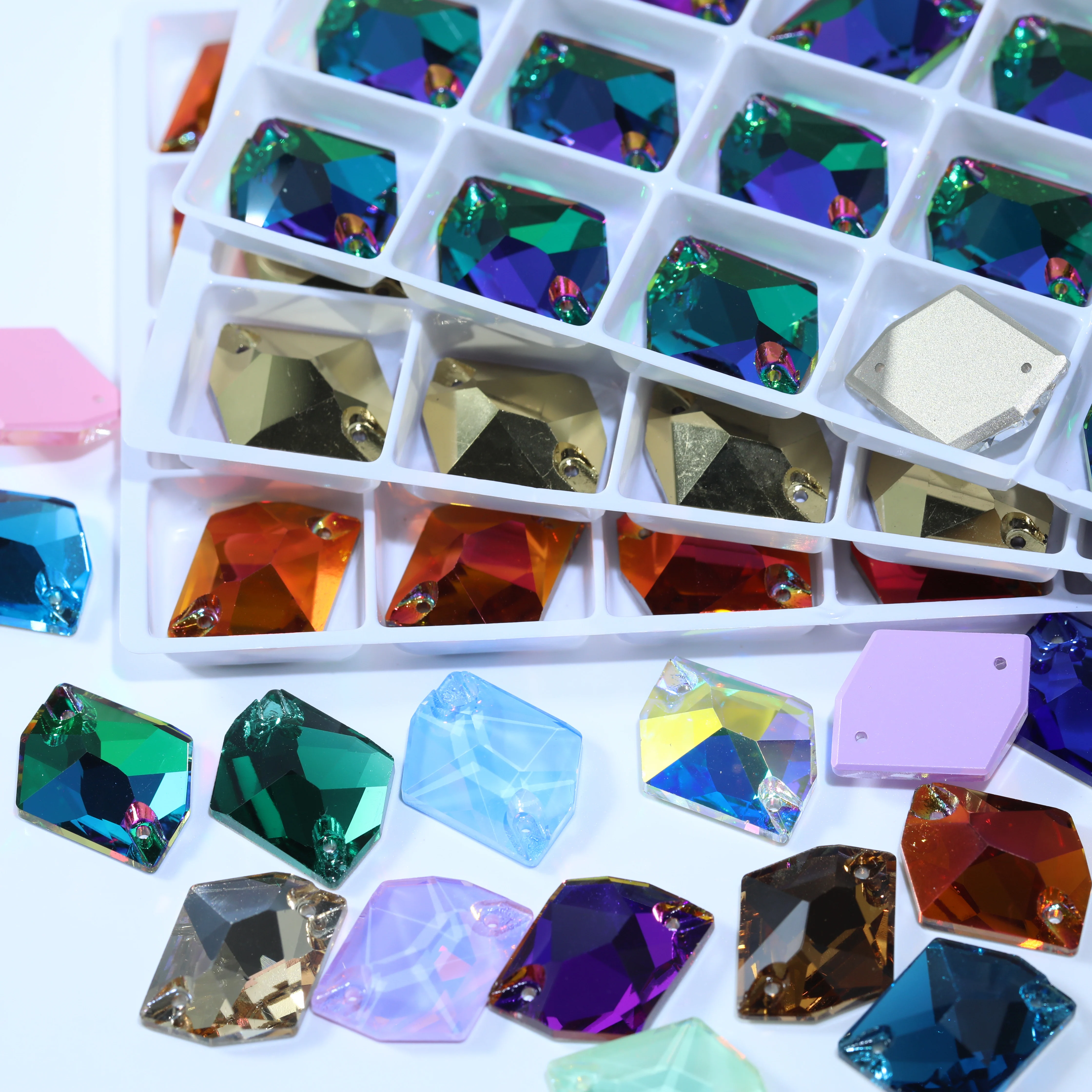 Glänzend weiße, beschichtete Cosmic-Aufnähsteine 3265 Bling-Strasssteine Premium-Glaskristall DIY-Zubehör für Taschen, Schuhe, Handyhüllen, Kleidung – Detail 3