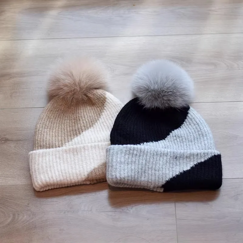 Hot selling two tone fox fur ball warm and loose knitted hat for autumn and winter big head circumference small face versatile