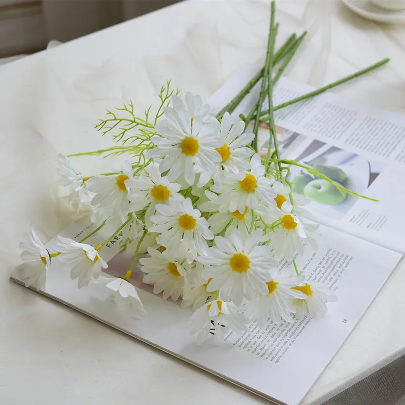 5 Heads Artificial Daisy Chamomile, Silk Plastic Faux Flowers for Home Table Decor Floral Ornaments Garden Decoration
