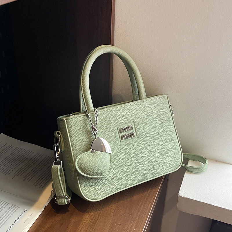 

Элегантная женская сумка через плечо из натуральной кожи — просторный и практичный дизайн для женщин от люксового бренда