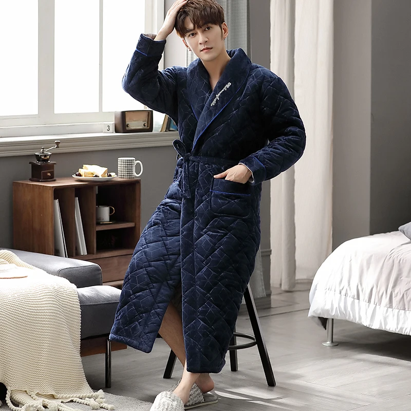 ฤดูหนาวใหม่ผู้ชายเสื้อคลุมอาบน้ํา 3 ชั้น Quilted Flannel ยาว Robe ชายสีฟ้าบ้าน WARM Dressing Gown Robe