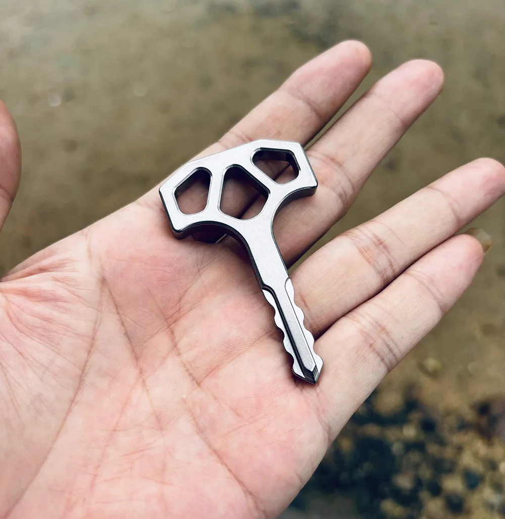 1 Piece Small Titanium Alloy EDC TOOL