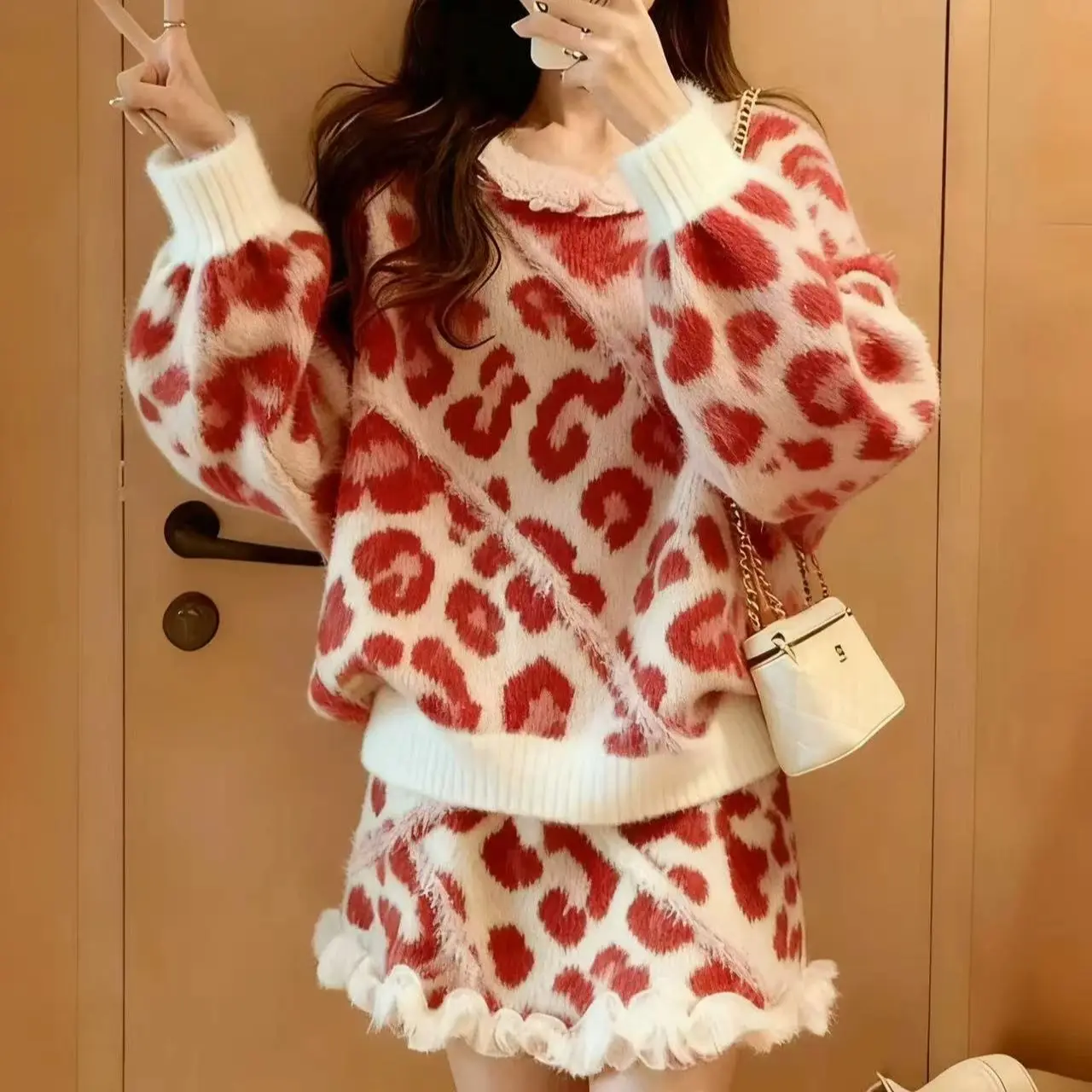 

Autumn/Winter 2pcs Set Vintage Fried Dough Twists Round Neck Long Sleeve Sweater Warm Scarf Shorts Casual Three Piece Set