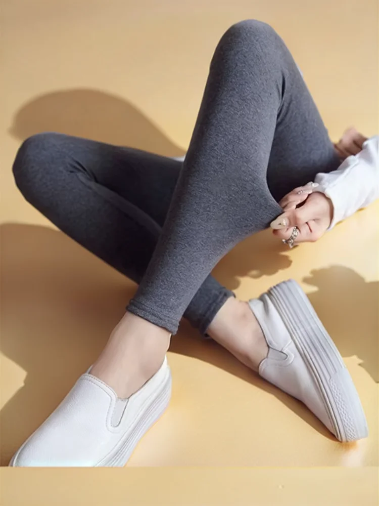 سراويل ضيقة نسائية بدون خياطة ذات ملمس عاري، بطانة مطرزة لطيفة ومرفوعة، مظهر حريري سميك مموه صلب