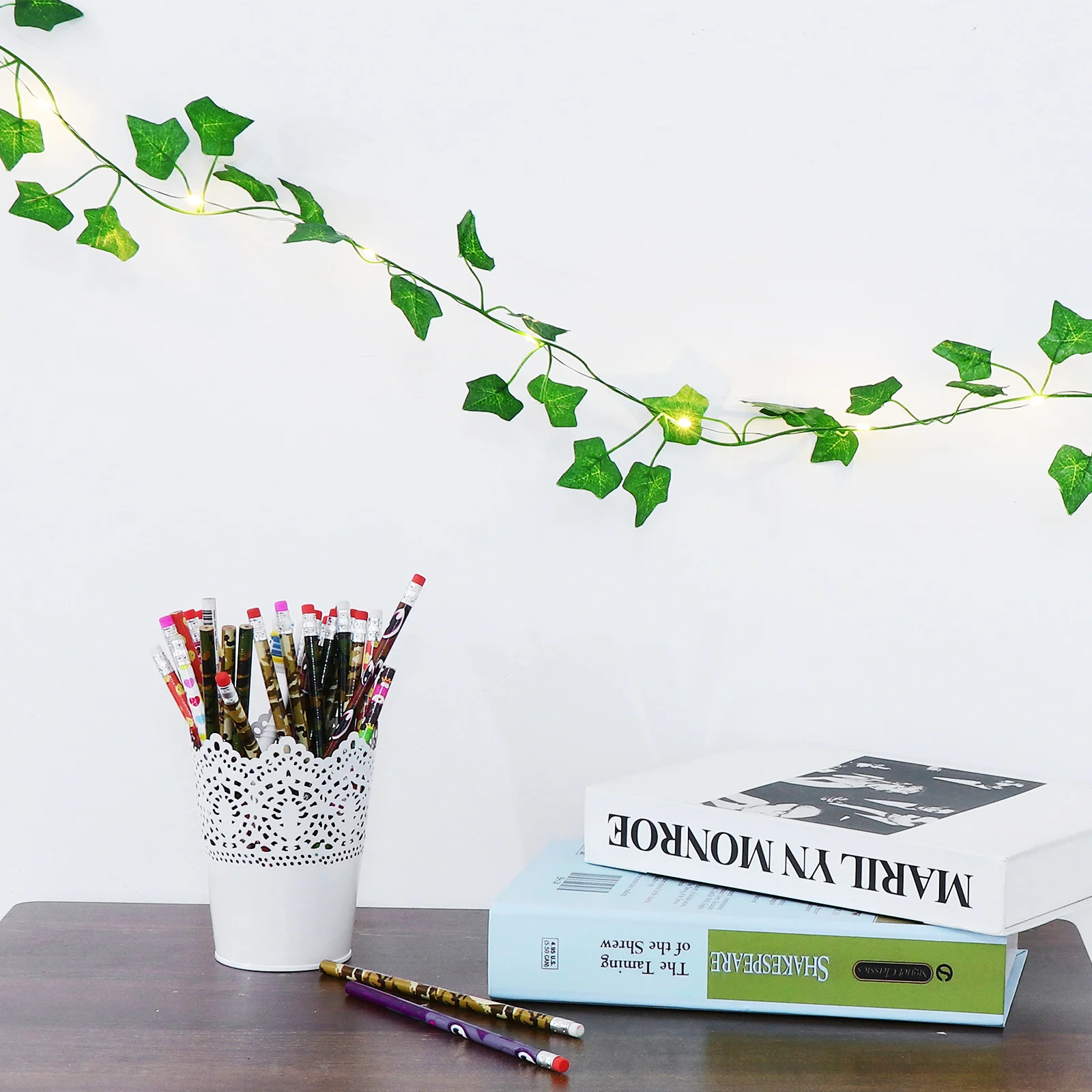 

Green Leaf String Light Artificial Garland Led Lamp For Garden Yard Decor Hanging String Lights Home Decoration Fake