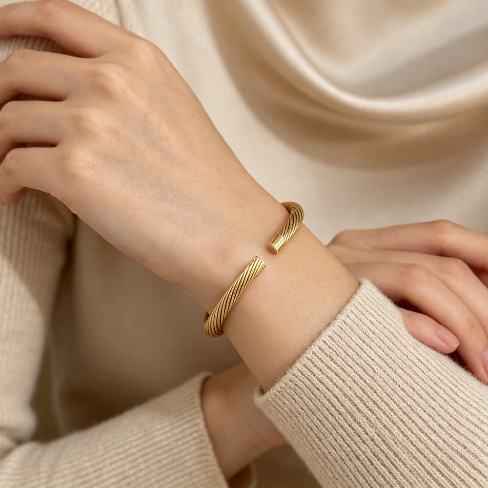 Greatera Marke Damen Herren Edelstahl Spiral-Armreif Minimalistischer Goldfarbener Manschetten-Armreif Party Klassischer Wasserfester Schmuck – Detail 3